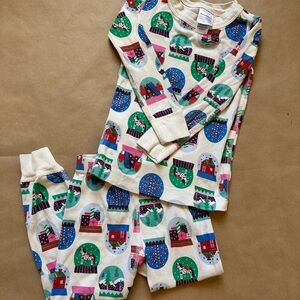 Hanna Andersson Cream Pajama Set with Festive Print